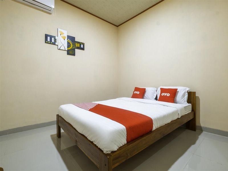 ホテル Reddoorz Syariah Near Tugu Lampu Gentur チアンジュール エクステリア 写真