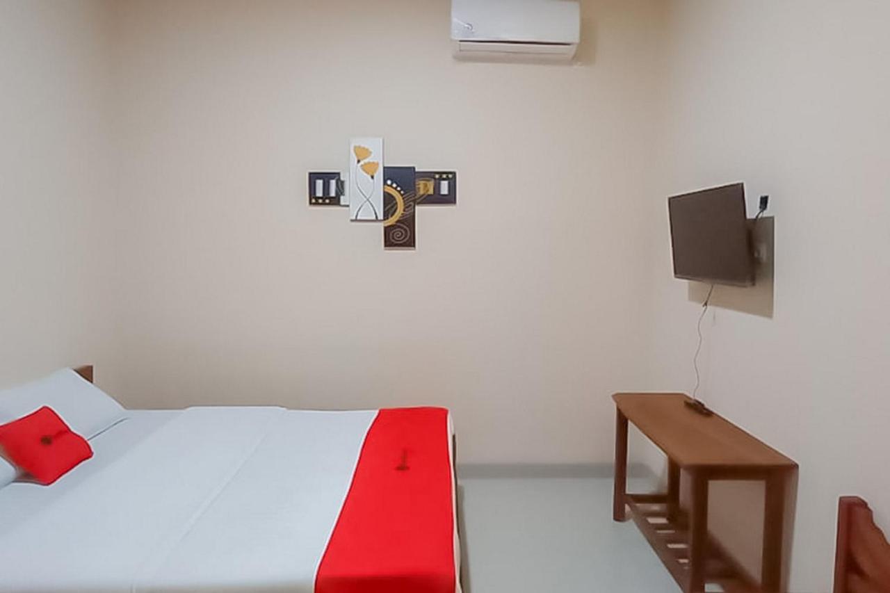 ホテル Reddoorz Syariah Near Tugu Lampu Gentur チアンジュール エクステリア 写真
