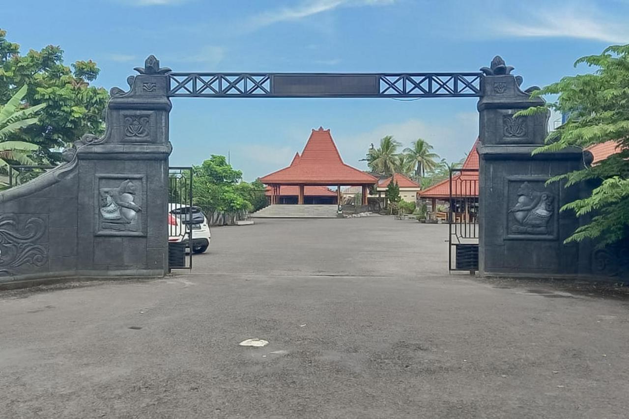 ホテル Reddoorz Syariah Near Tugu Lampu Gentur チアンジュール エクステリア 写真