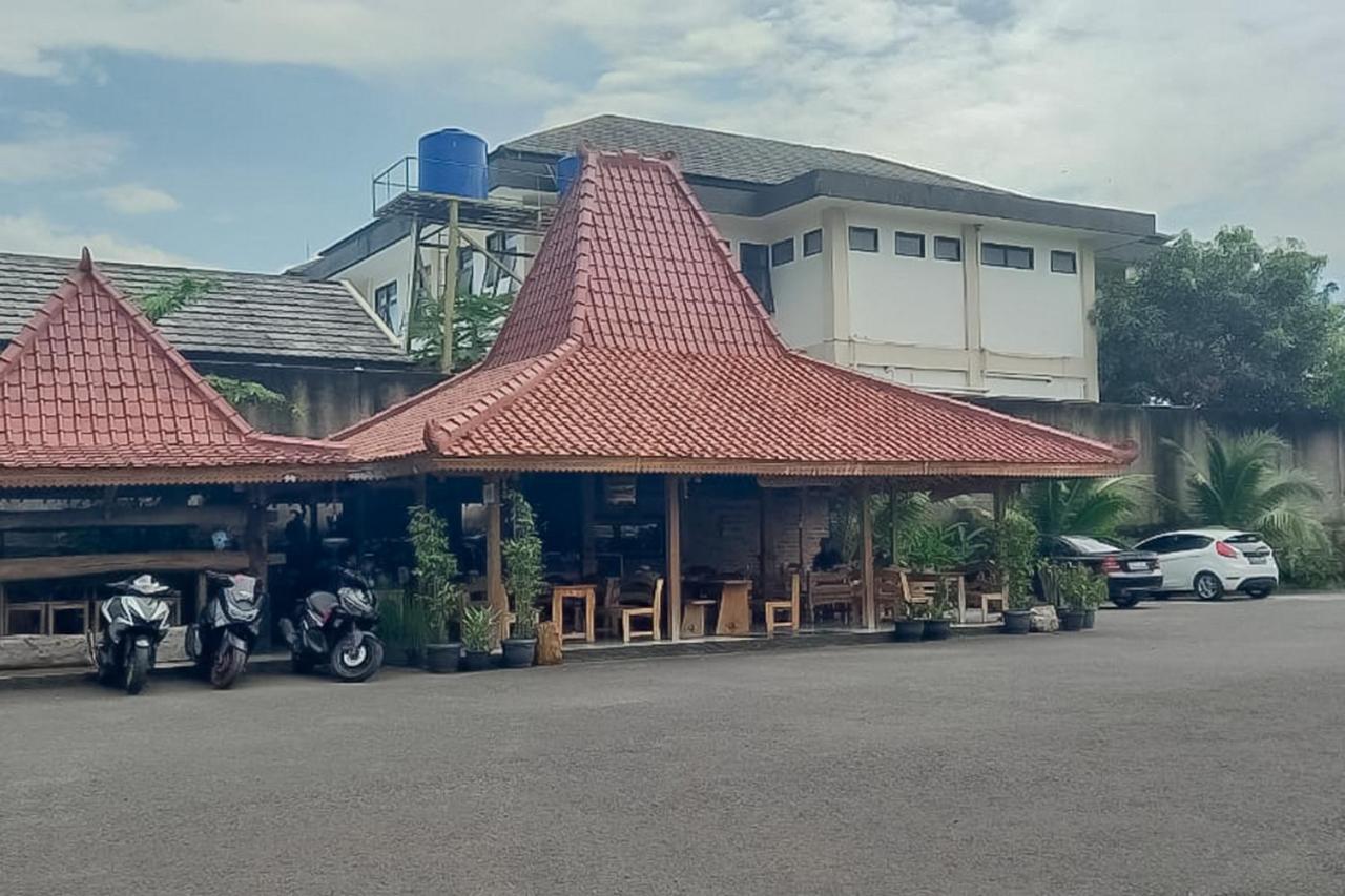 ホテル Reddoorz Syariah Near Tugu Lampu Gentur チアンジュール エクステリア 写真