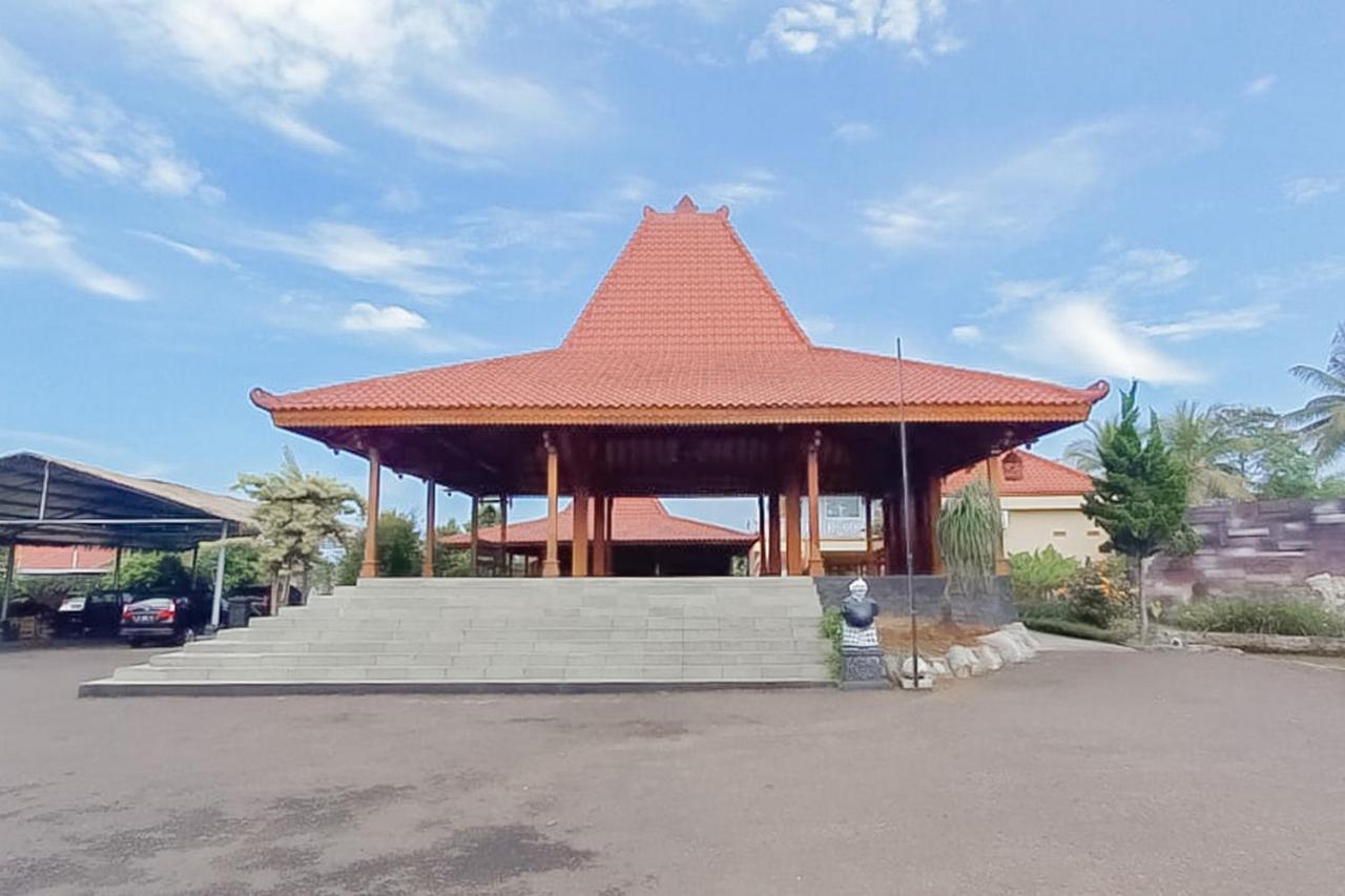 ホテル Reddoorz Syariah Near Tugu Lampu Gentur チアンジュール エクステリア 写真