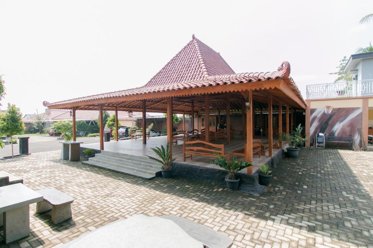 ホテル Reddoorz Syariah Near Tugu Lampu Gentur チアンジュール エクステリア 写真